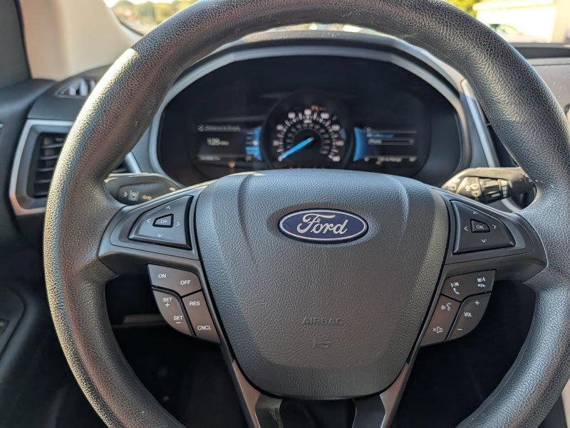 Used 2022 Ford Edge SE w/ Black Appearance Package AWD/4WD image 18