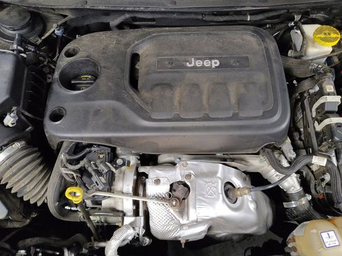 Used 2019 Jeep Cherokee Latitude Plus image 30