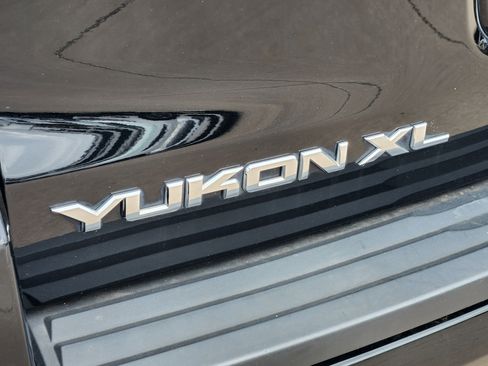 Used 2018 GMC Yukon XL SLT w/ Premium Edition image 13