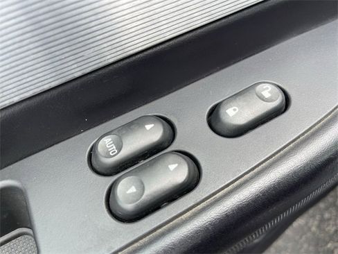 Used 2004 Ford Thunderbird image 12