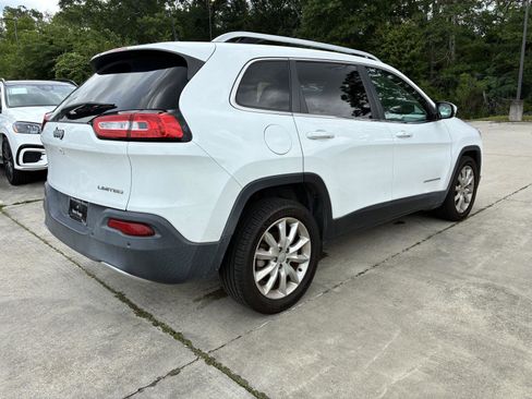Used 2017 Jeep Cherokee Limited w/ Luxury Group FWD image 18