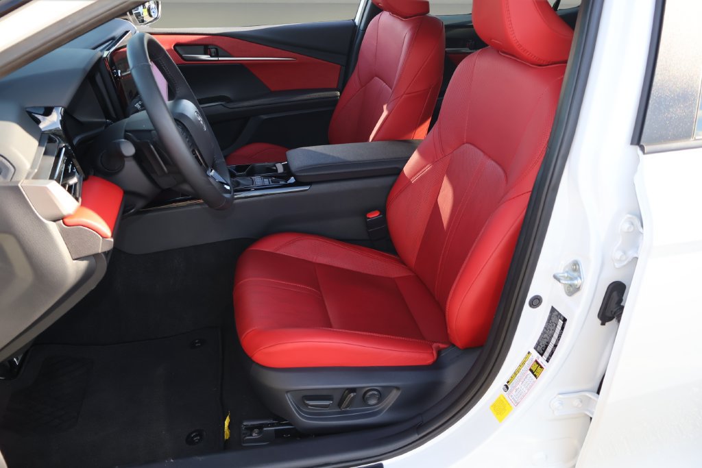 Used 2025 Toyota Camry XSE FWD image 11
