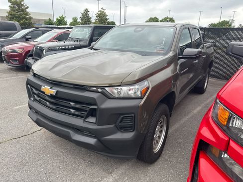 Used 2023 Chevrolet Colorado W/T RWD image 2