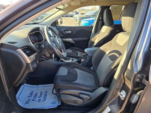 Used 2018 Jeep Cherokee Latitude w/ Altitude Package image 15