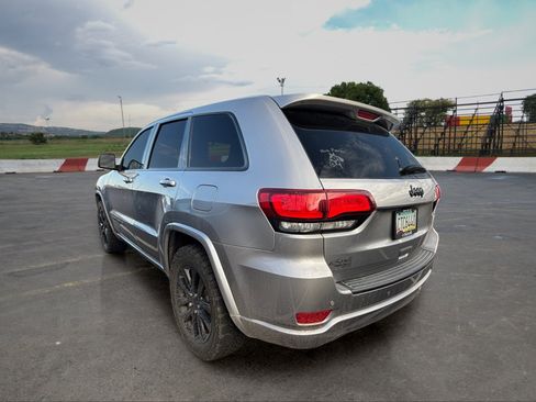 Used 2019 Jeep Grand Cherokee Altitude RWD image 4