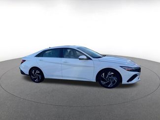 Used 2025 Hyundai Elantra Limited video 2
