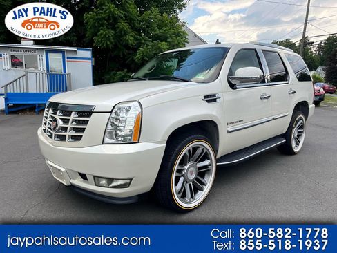 Used 2007 Cadillac Escalade AWD w/ Climate Package image 1
