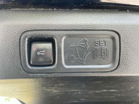 Used 2020 Ford Expedition Max XLT w/ Equipment Group 202A AWD/4WD image 9