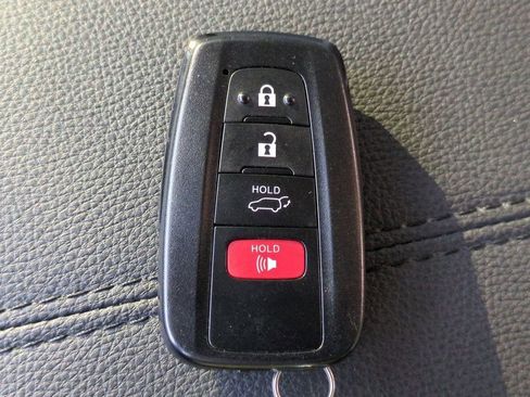 Used 2022 Toyota RAV4 XLE Premium image 31