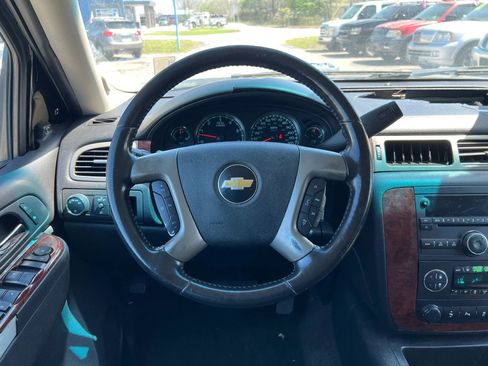 Used 2012 Chevrolet Suburban LT image 18