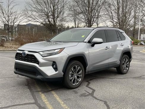 Used 2023 Toyota RAV4 XLE Premium image 1