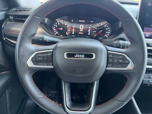 Used 2025 Jeep Compass Trailhawk AWD/4WD image 19