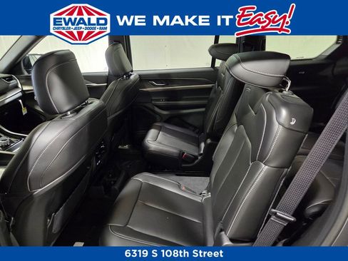 New 2025 Jeep Grand Cherokee L Limited w/ Black Appearance Package image 11