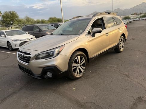 Used 2018 Subaru Outback 3.6R Limited AWD/4WD image 3