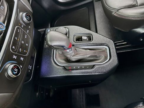 Used 2022 Chevrolet Traverse RS FWD image 19