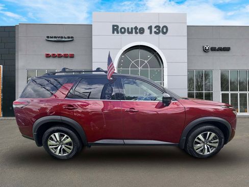 Used 2023 Nissan Pathfinder SL w/ Black Appearance Package AWD/4WD image 5