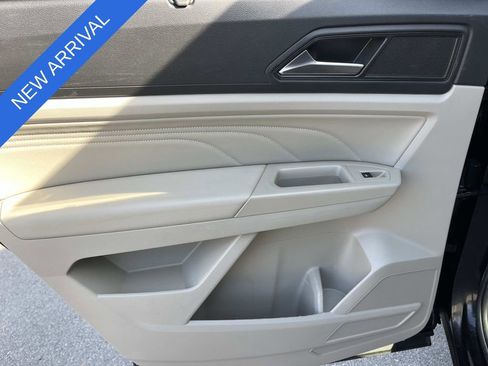 Used 2023 Volkswagen Atlas SE image 17