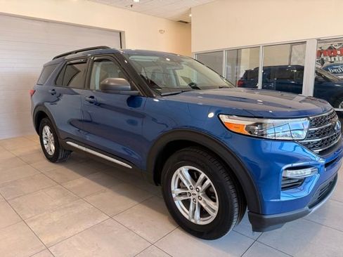 Used 2023 Ford Explorer XLT w/ Equipment Group 202A AWD/4WD image 3