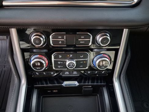 Used 2022 GMC Yukon Denali AWD/4WD image 17