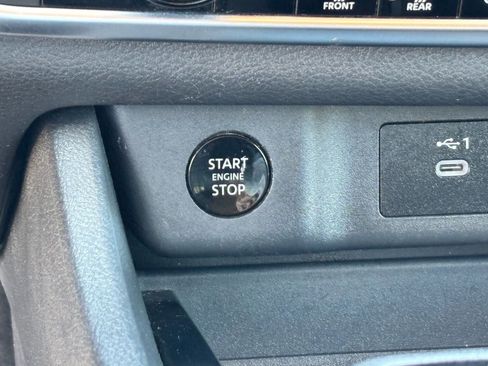 Used 2025 Nissan Rogue SV FWD image 21