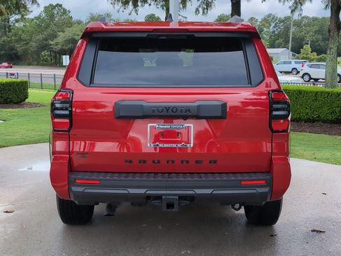 Certified 2025 Toyota 4Runner SR5 AWD/4WD image 9