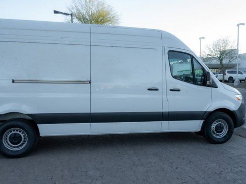 Used 2025 Mercedes-Benz Sprinter 2500 image 4