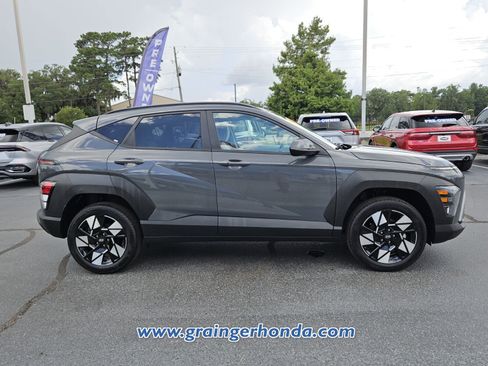 Used 2025 Hyundai Kona SEL AWD/4WD image 6