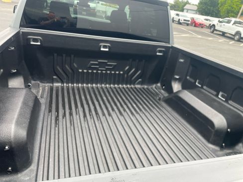 Used 2023 Chevrolet Silverado 1500 LT AWD/4WD image 10