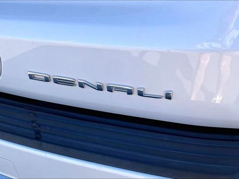 Used 2022 GMC Yukon Denali w/ Denali Premium Package image 24