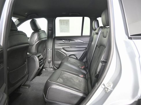 Used 2023 Jeep Grand Cherokee Altitude image 20