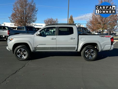 Used 2018 Toyota Tacoma TRD Sport image 2