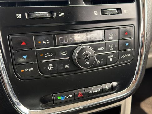 Used 2016 Chrysler Town & Country Touring-L w/ Driver Convenience Group FWD image 26