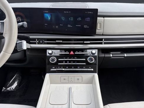 Used 2025 Hyundai Santa Fe SE image 9