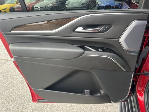 Used 2024 Cadillac Escalade ESV Premium Luxury Platinum image 31