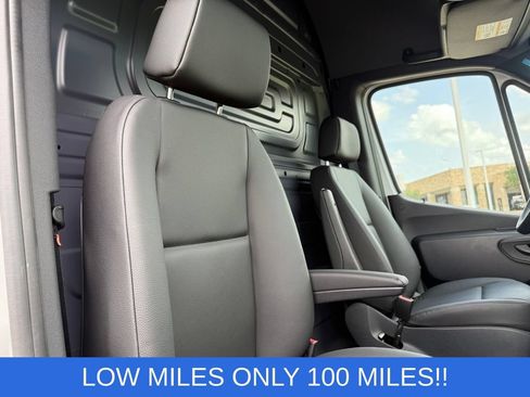 Used 2025 Mercedes-Benz Sprinter 2500 image 25