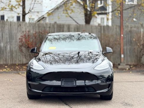 Used 2021 Tesla Model Y Long Range image 9