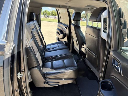 Used 2018 Chevrolet Suburban LT RWD image 24