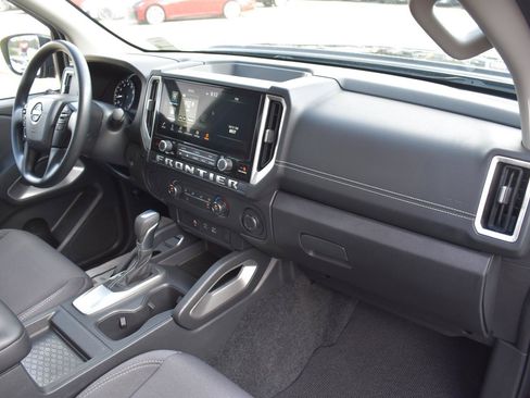 Used 2025 Nissan Frontier SV RWD image 53