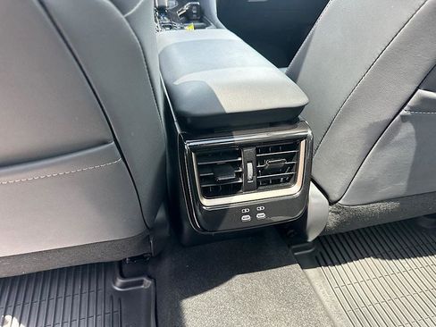 Certified 2025 Toyota Crown AWD/4WD image 17