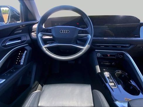 Used 2025 Audi Q5 Premium Plus w/ Premium Plus AWD/4WD image 5