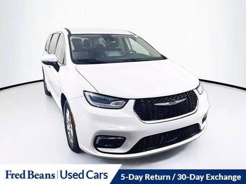 Used 2023 Chrysler Pacifica Touring-L FWD image 1