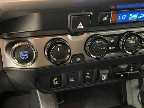 Used 2021 Toyota Tacoma Limited AWD/4WD image 11