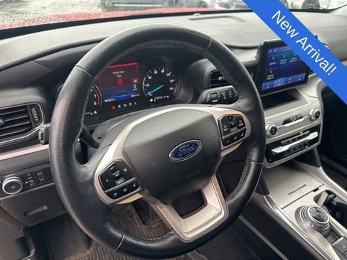 Used 2022 Ford Explorer XLT w/ Equipment Group 202A image 11
