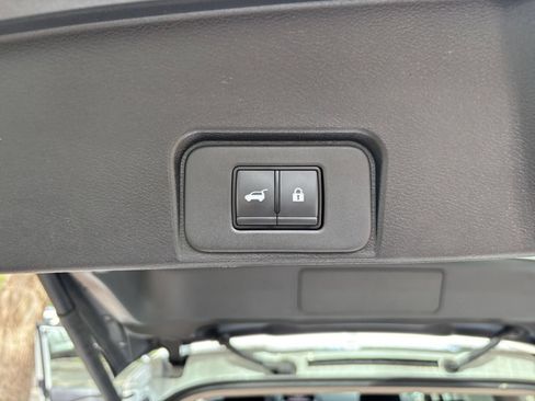 Used 2025 Nissan Rogue SV FWD image 23