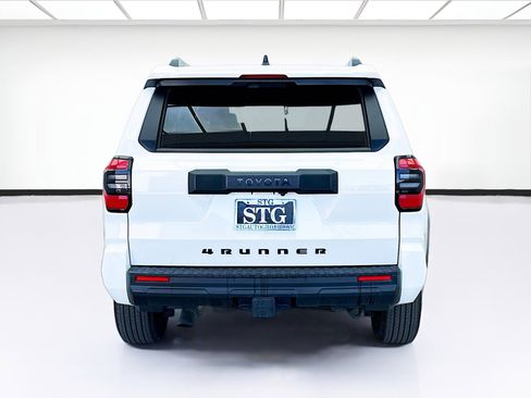 Used 2025 Toyota 4Runner SR5 AWD/4WD image 5