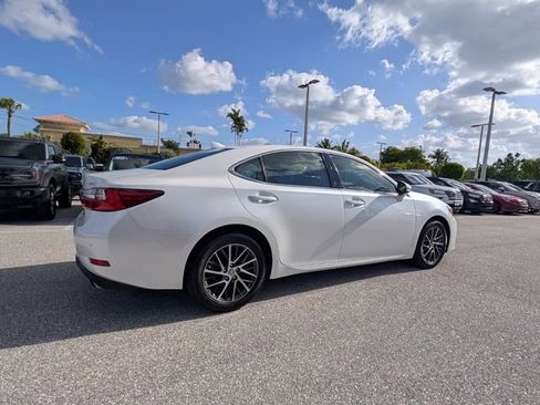 Used 2017 Lexus ES 350 w/ Luxury Package FWD image 12