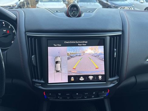 Used 2022 Maserati Levante Trofeo image 19