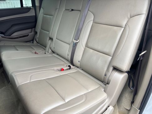 Used 2018 Chevrolet Suburban LT image 17