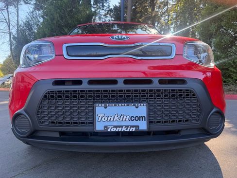 Used 2015 Kia Soul + image 10