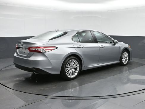 Used 2019 Toyota Camry XLE image 7